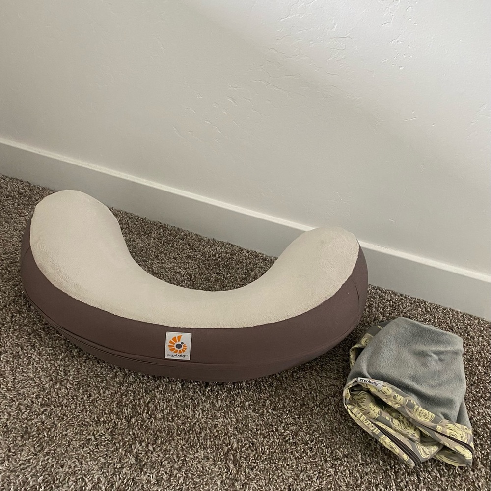 Ergobaby Nursing Pillow